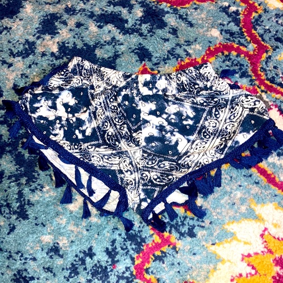 Flowers by Zoe Navy Patterned Ruffled Kid’s Shorts - Picture 1 of 2